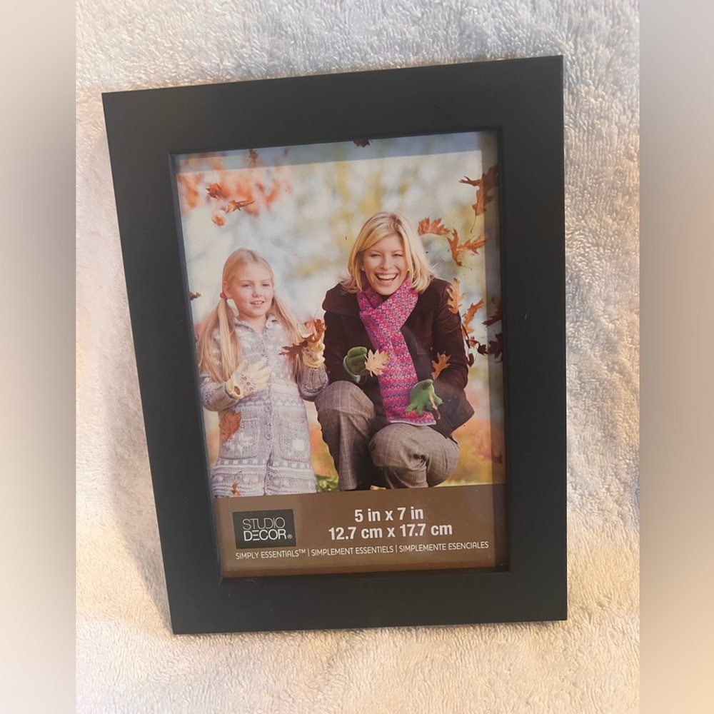- 5 for $25–BLACK EASEL BACK 5 x 7 PHOTO FRAME
